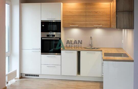 встроенная угловая кухня под дерево в светлых оттенках на заказ в минске 