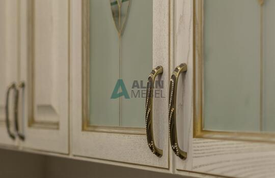 Угловая кухня из массива ясеня с патиной по индивидуальным размерам 