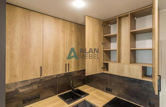 Современная угловая кухня с барной стойкой 