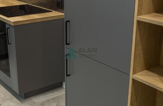 Современная угловая кухня с барной стойкой 