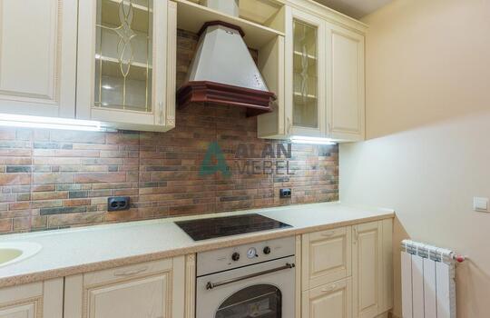 прямая кухня из пленочного МДФ бежевого цвета с рамозными фасадами на заказ в Минске 