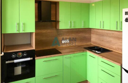угловая кухня из пластика салатового цвета на заказ в Минске 