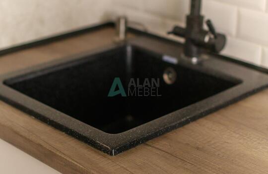 Светлая матовая акриловая кухня с барной стойкой на заказ 