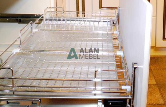 угловая кухня в классическом стиле с патиной и столешницей зеленого цвета на заказ 