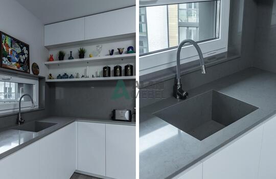 Угловая матовая кухни с акриловыми фасадами Rehau 