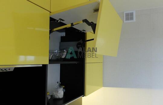 современная пластиковая кухня с яркими желтыми фасадами на заказ 