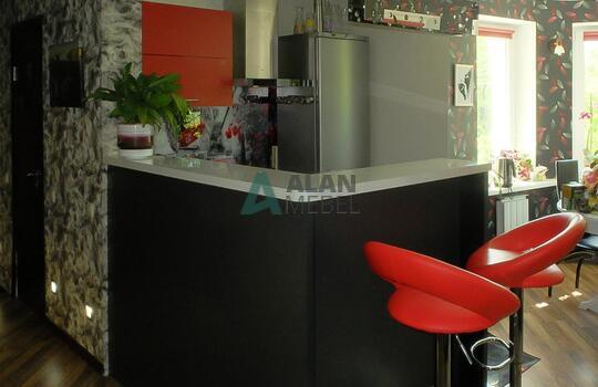 Кухня с барной стойкой 