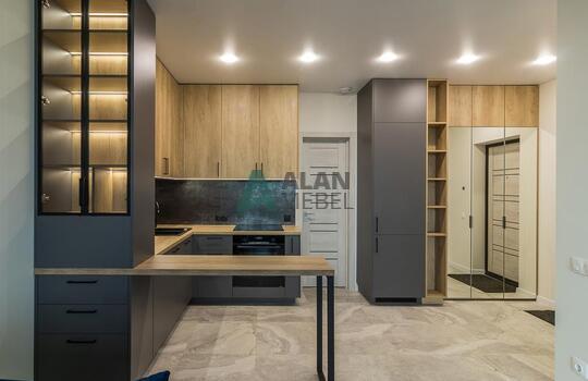 Современная угловая кухня с барной стойкой 