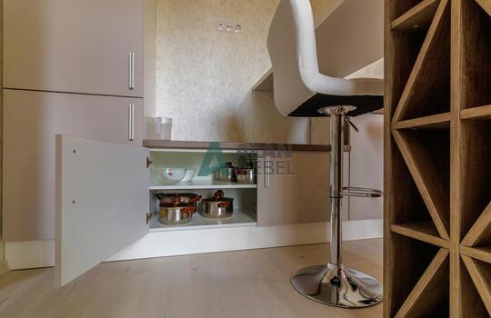 Светлая матовая акриловая кухня с барной стойкой на заказ 