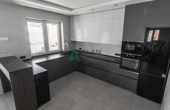 Угловая кухня под дерево с подсветкой и барной стойкой 