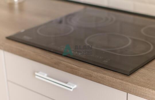 Светлая матовая акриловая кухня с барной стойкой на заказ 