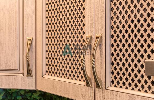 Классическая угловая кухня из дубового шпона 