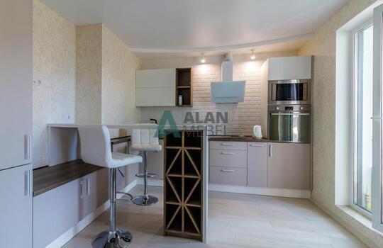 Светлая матовая акриловая кухня с барной стойкой на заказ 