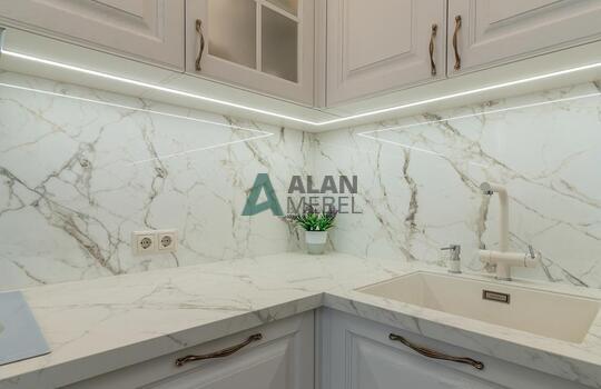 Классическая кухня из массива ясеня 