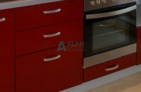 Стильная кухня с глянцевыми фасадами красного цвета в Минске 