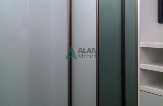 Угловой шкаф-купе для прихожей