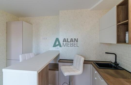 Светлая матовая акриловая кухня с барной стойкой на заказ 