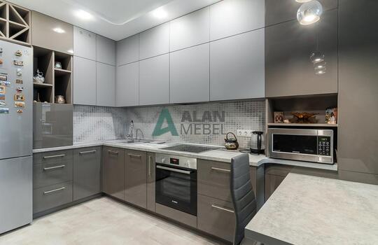 Угловая современная кухня под потолок 