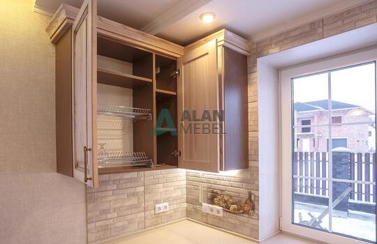 купить угловую кухню с фасадами из массива ясеня бежевого цвета в Минске 