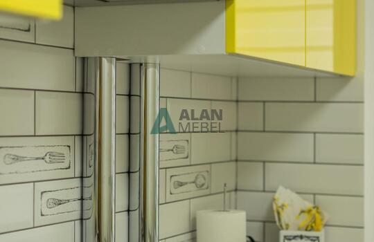 Желтая кухня без ручек со встроенной техникой 