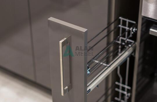 Угловая современная кухня под потолок 