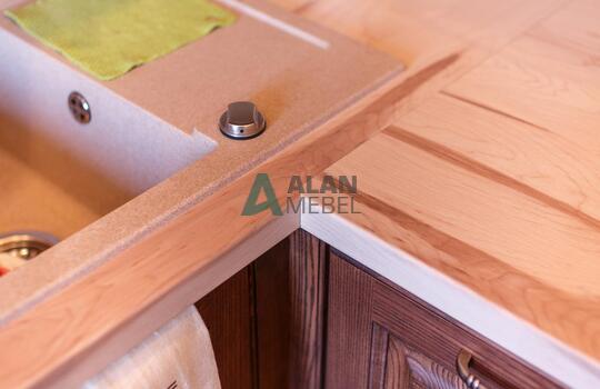 качественная угловая кухня с фасадами из массива ясеня на заказ 