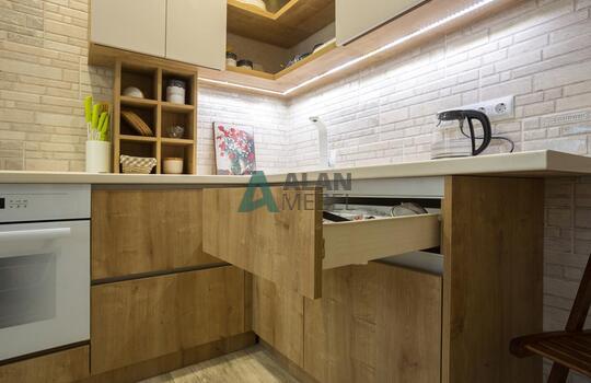 угловая акриловая кухня и ДСП под дерево в светлых отттенках и современном стиле на заказ 