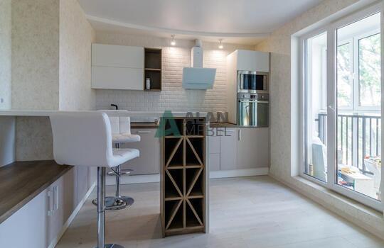 Светлая матовая акриловая кухня с барной стойкой на заказ 