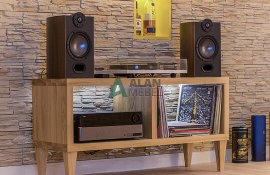 Тумба под аппаратуру из массива