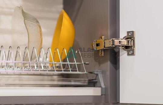 Угловая современная кухня под потолок 