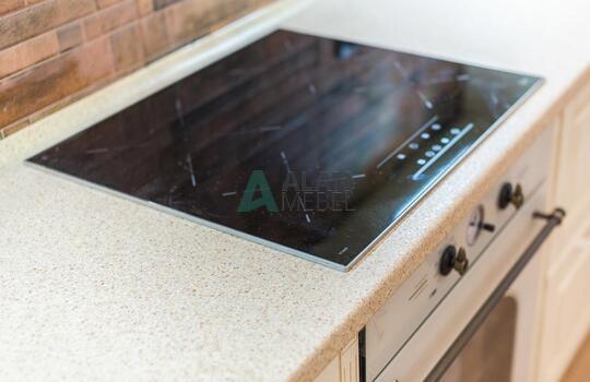 прямая кухня из пленочного МДФ бежевого цвета с рамозными фасадами на заказ в Минске 