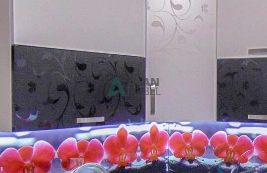 Угловая пластиковая кухня с фотоскинали на заказ в минске 