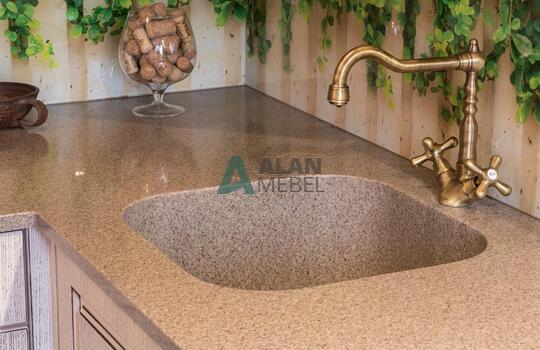 Классическая угловая кухня из дубового шпона 