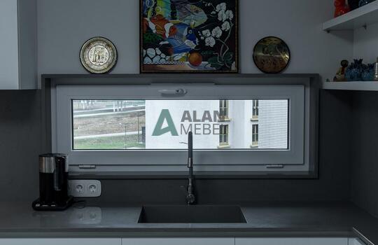 Угловая матовая кухни с акриловыми фасадами Rehau 