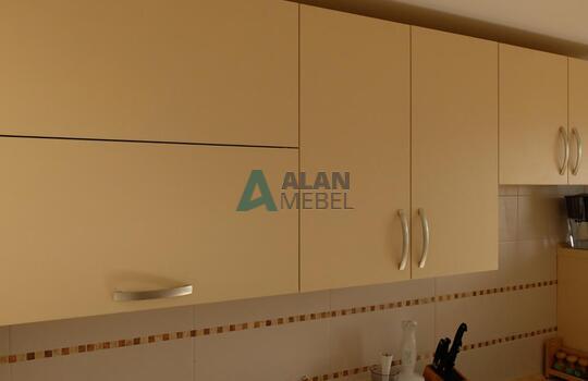 маленькая светлая прямая кухня из пластика с ручками по выгодной цене 