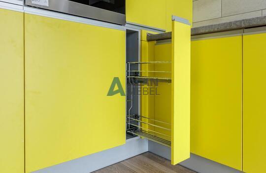 Угловая желтая кухня с фасадами из древесно стружечной плиты с доставкой в Минске 