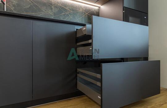 Кухня прямая под потолок 