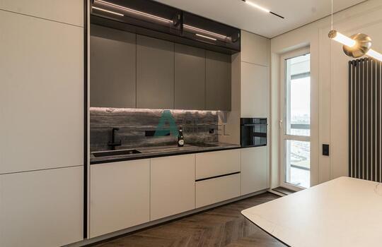 Кухня прямая под потолок 