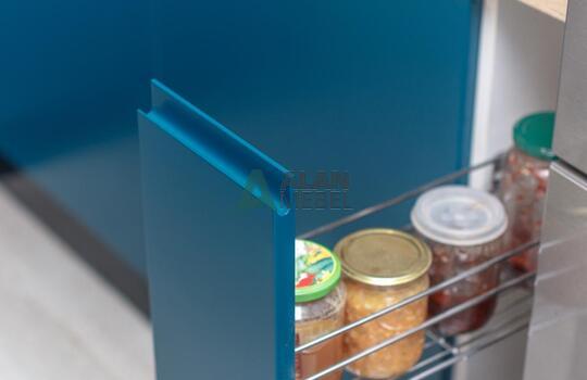 Встроенная кухня под дерево с островом в стиле лофт 