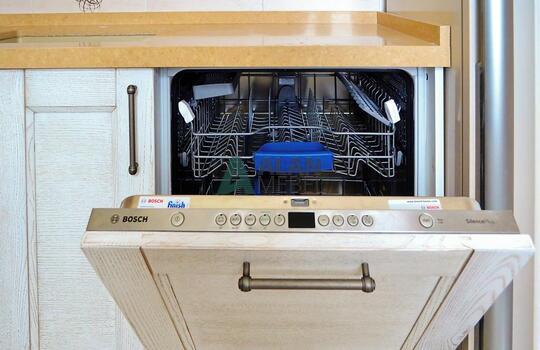 Угловая кухня из массива 