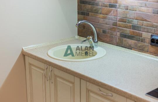 прямая кухня из пленочного МДФ бежевого цвета с рамозными фасадами на заказ в Минске 