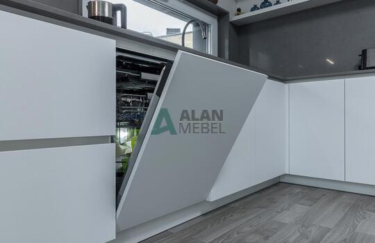 Угловая матовая кухни с акриловыми фасадами Rehau 