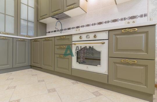 Угловая кухня из массива 10 