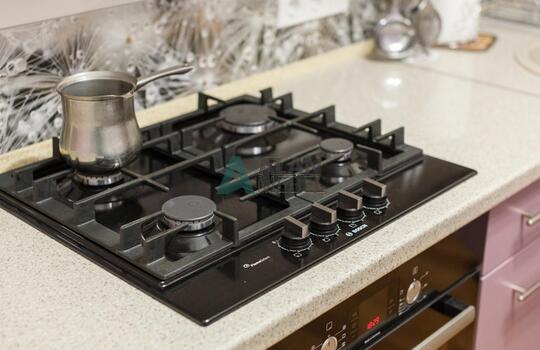 матовая кухня с фасадами розового цвета по индивидуальным размерам в минске 