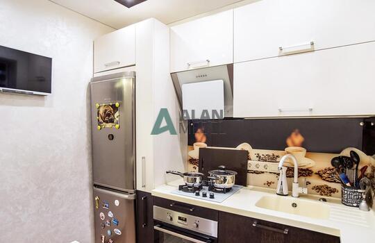 глянцевая угловая кухня с барной стойкой по индивидуальному размеру 