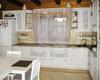 Классическая белая кухня из массива дерева на заказ 1