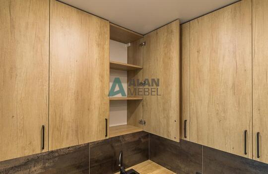 Современная угловая кухня с барной стойкой 