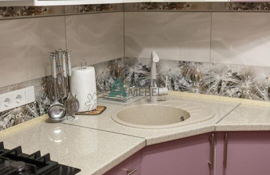 матовая кухня с фасадами розового цвета по индивидуальным размерам в минске 