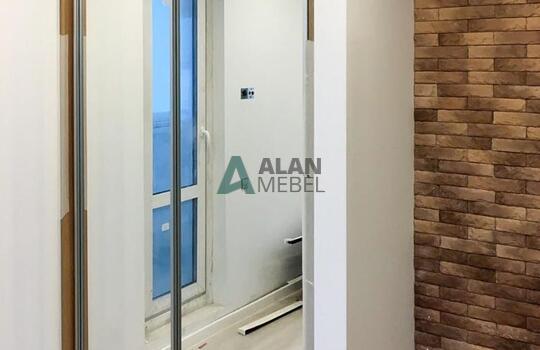 Встроенный зеркальный шкаф-купе