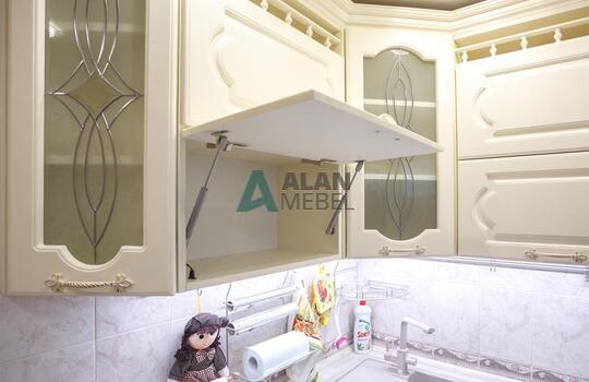 маленькая угловая кухня в классическом стиле в светлых оттенках по индивидуальному размеру 